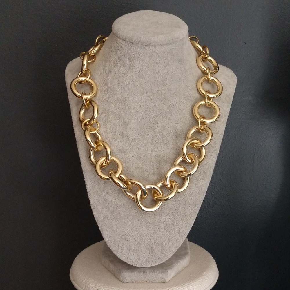 Gold Tone Interlocking Thick Circle Necklace - image 2